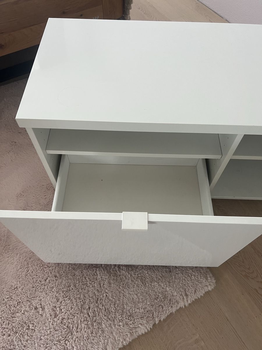 Scaffali: Ikea TV-Regal Gestell Möbel – Usato da Steffisburg venduto da lar_r2c8 1