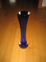 Elegante blaue Glasvase, Handarbeit