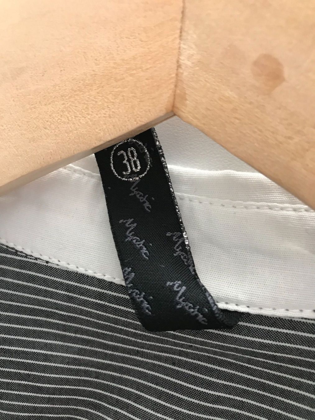 Blusen: Damen Bluse grau/weiss Gr.38 – Gebraucht aus Wädenswil von JJ15 2