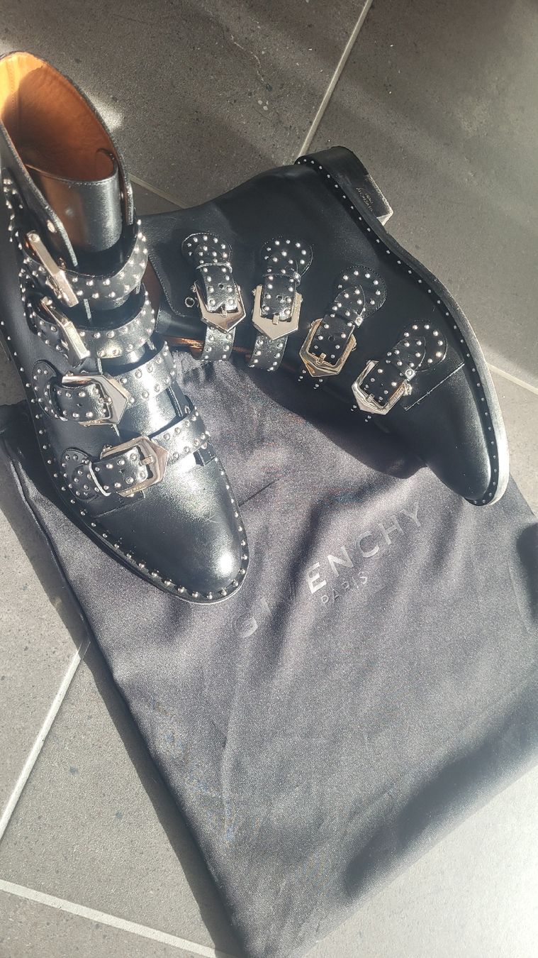Givenchy Scarpe da donna: GIVENCHY Biker Boots Stiefelette Gr. 39 – Usato da Rheinfelden venduto da DHS
