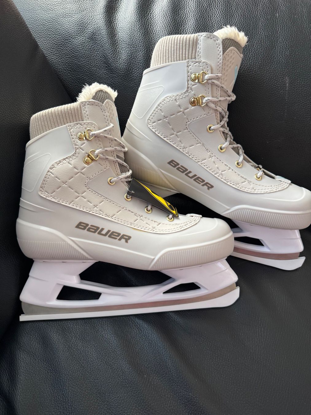 Bauer Schlittschuhe: Bauer Schlittschuhe in Gr. 41 – Neu (gemäss Beschreibung) aus Herzogenbuchsee von zukerka