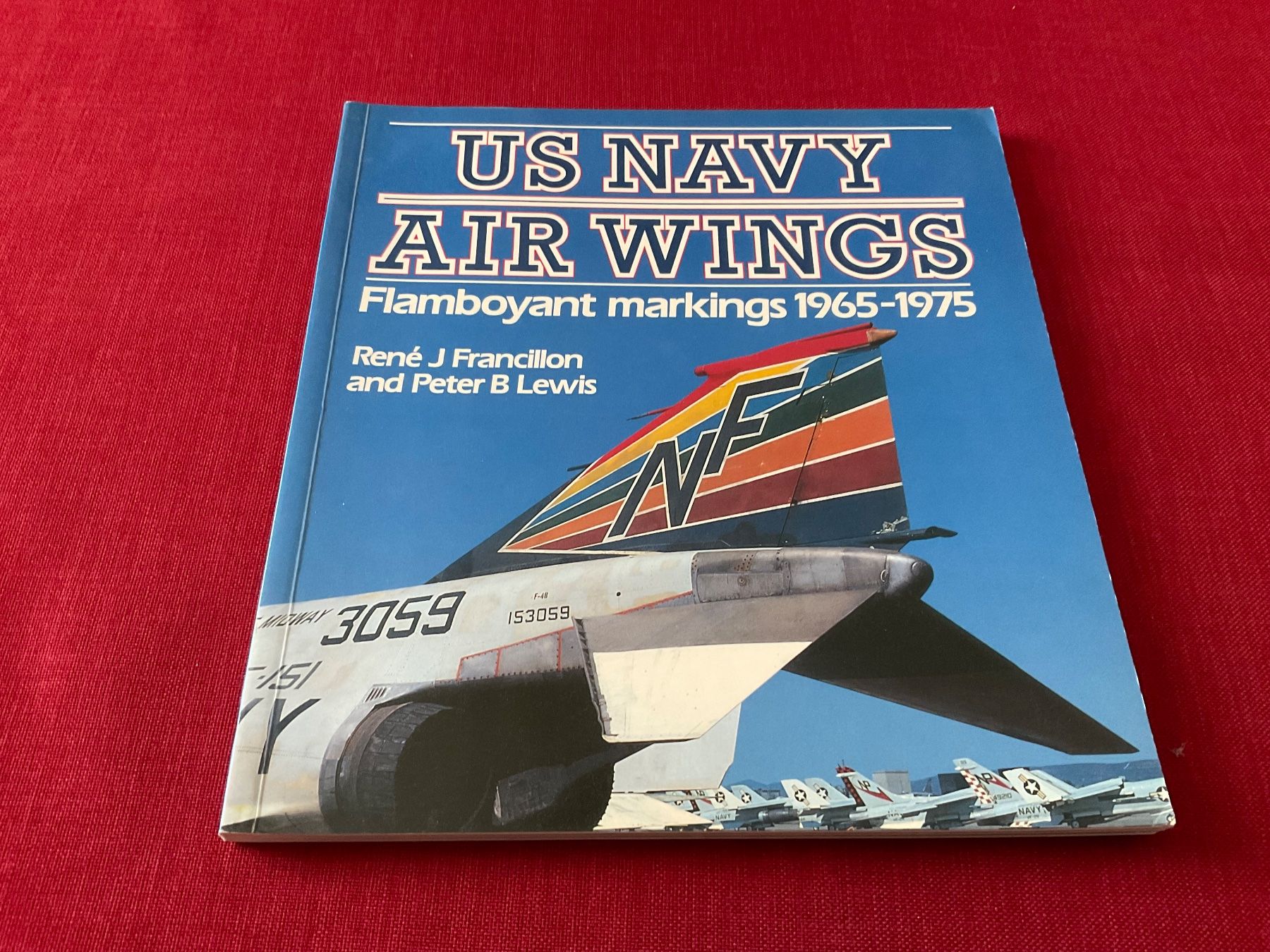 Libri: US NAVY AIR WINGS: 1965-1975 – Usato da Lugano venduto da Persepolis