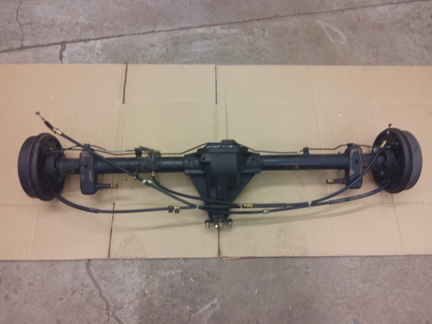 Piaggio Tutti i ricambio: Gebrauchte Hinterachse Piaggio Porter Pickup, No:261660 – Usato da Zihlschlacht venduto da Kreis68