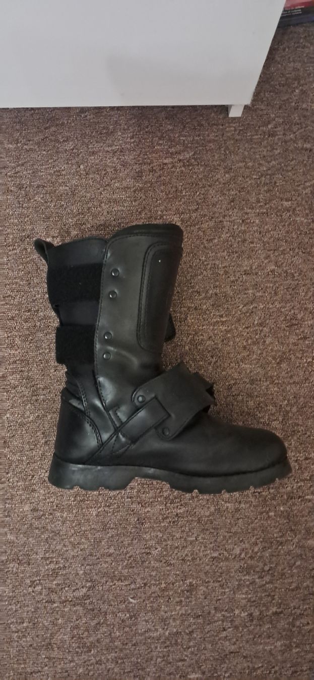 Damenschuhe: neuwertiger Motorradstiefel Gr 39 – Gebraucht aus Gerlafingen von kaple 4