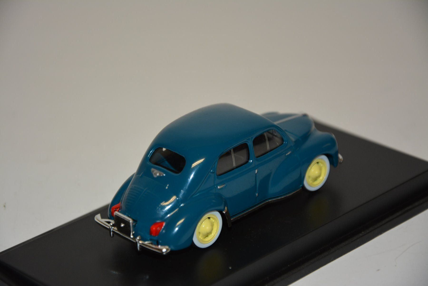 Renault Modellini d'auto: Renault 4CV , Universal Hobbies , 1:43 – Nuovo e nell'imballaggio originale da Goldach venduto da Feivel9 7