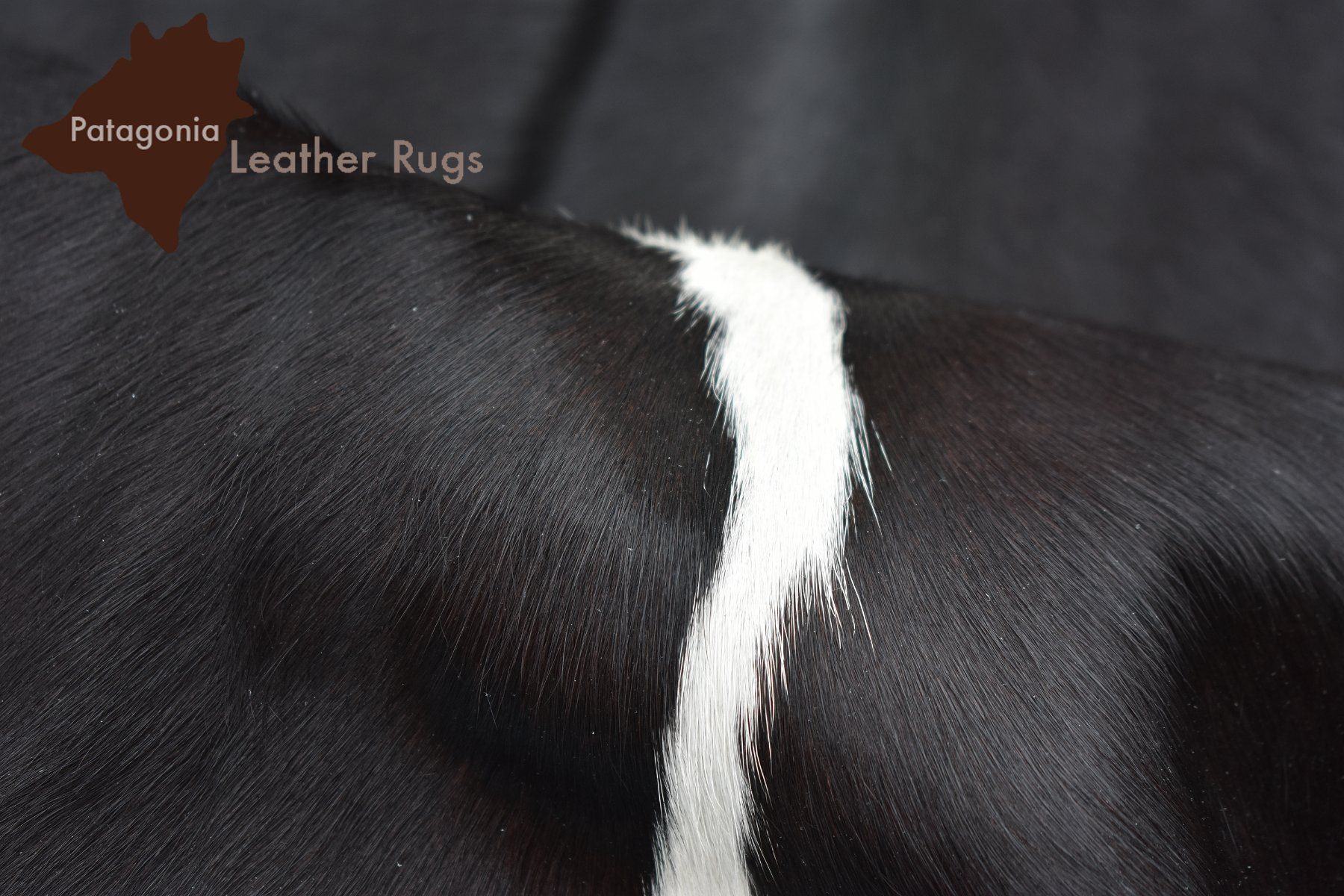 Tappeti: echtes Kuhfell Teppich Black/White – Nuovo e nell'imballaggio originale da Arbedo venduto da patagonialeatherrugs 2