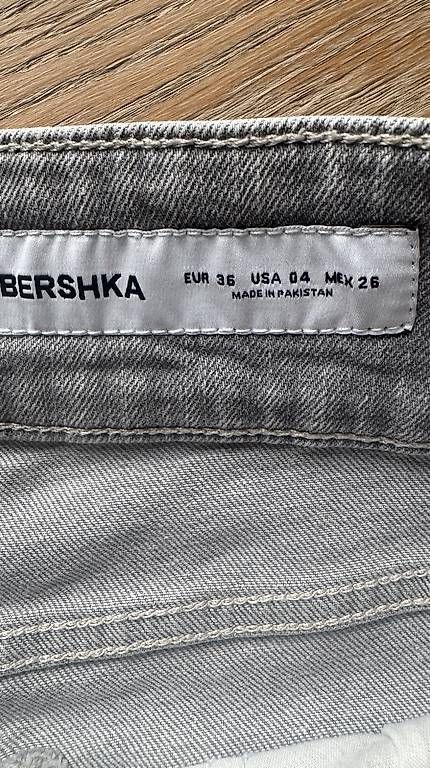 Jeans: Bershka Bootcut-Jeans – Usato da Hünenberg See venduto da Schulers 3