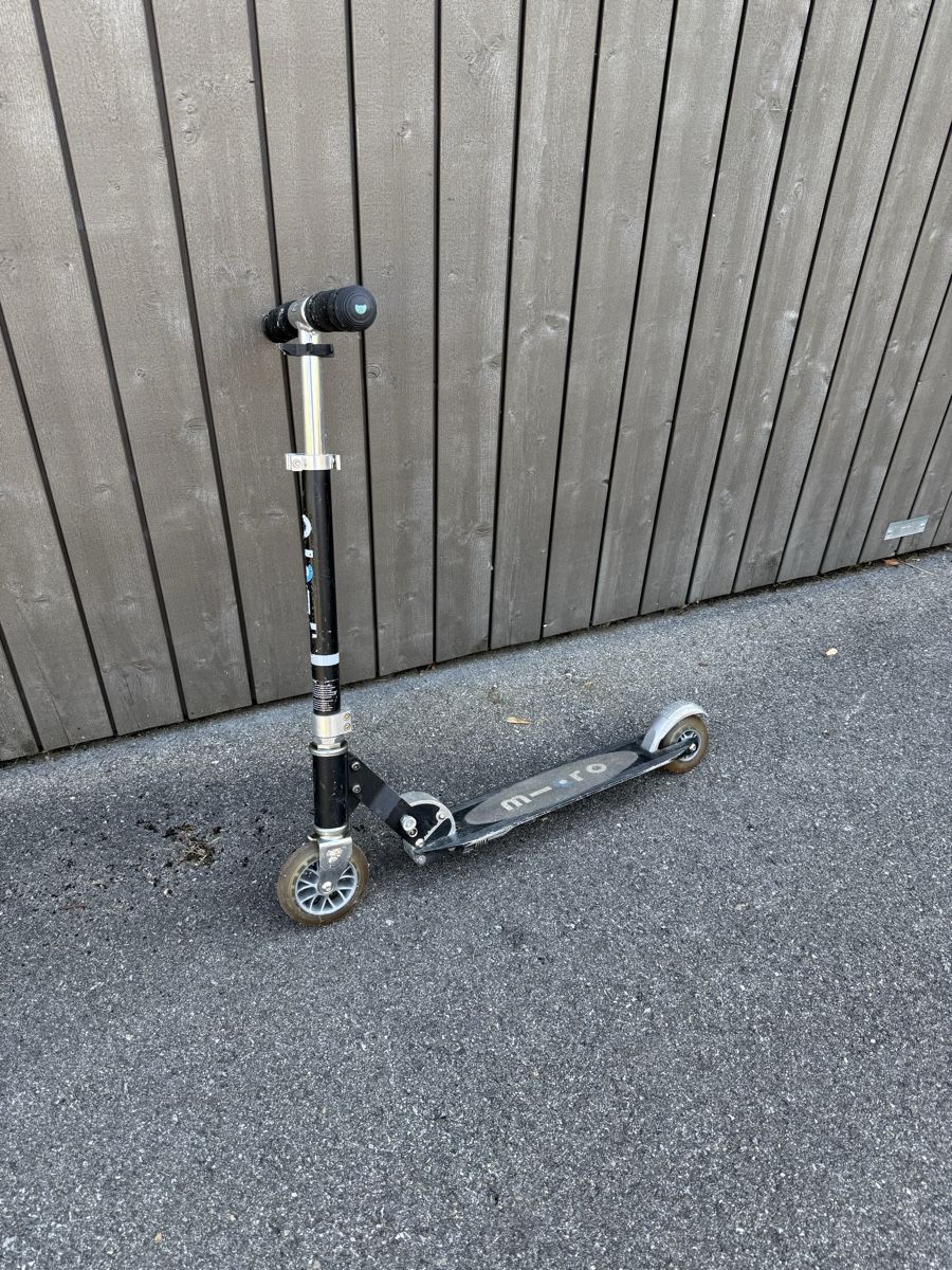 Micro Kickboard: Kickroller Micro Black guter Zustand 48 Zeichen – D'occasion à Wiesendangen par knut25 1