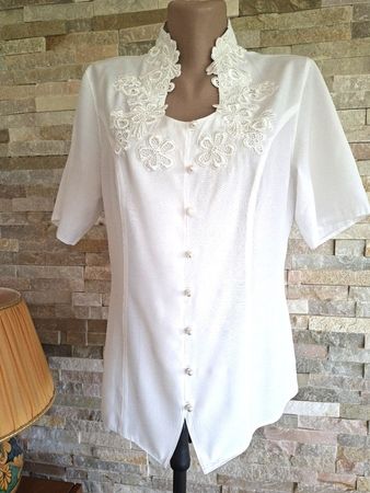 Chemisier Blanc ATMOSPHERE Dentelle & Boutons Perles–Gr. S/M