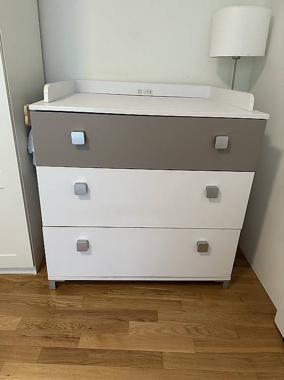 Tables à langer & accessoires: Wickelkommode 3 Türen – D'occasion à Luzern par val_zzf8