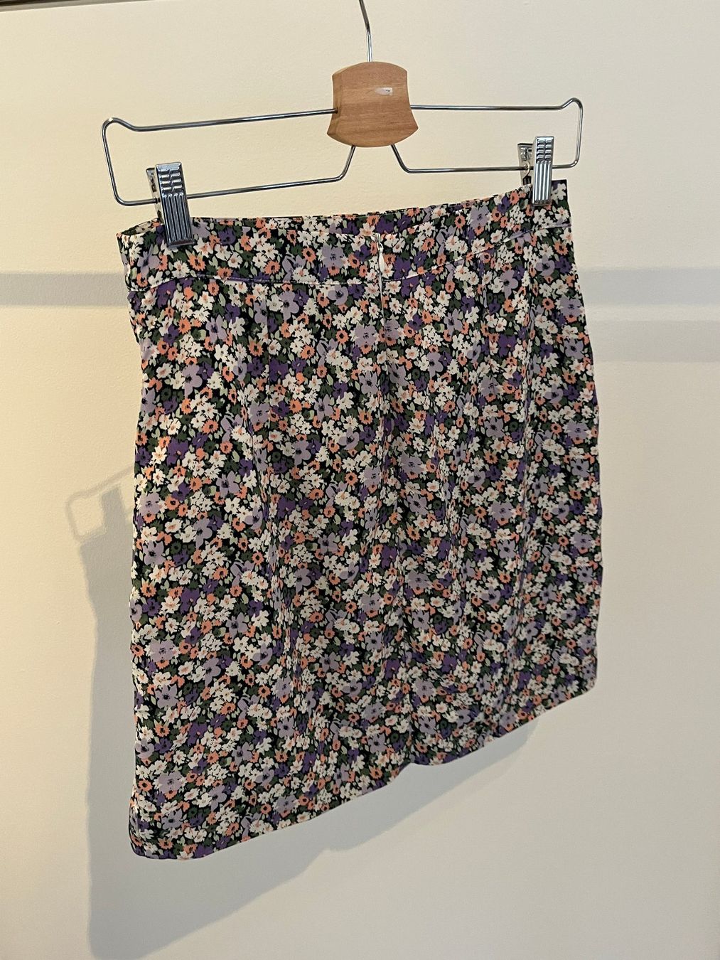 Na-kd Gonne: Jupe NA-KD, Motifs fleurs – Usato da Savagnier venduto da taianab 1