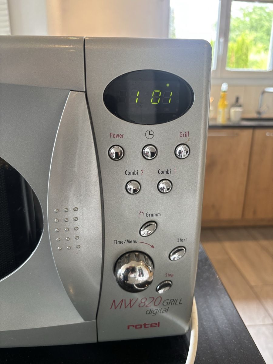 Rotel Forni: Micro-Ondes Rotel MW 820 Grill digital – Usato da nods venduto da Tozzifan 1