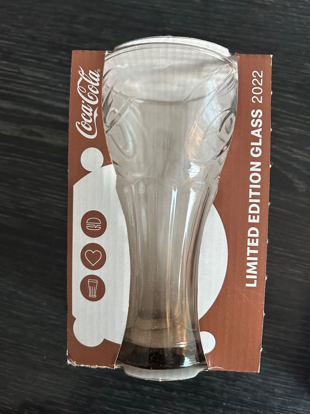 Coca-Cola Bicchieri: Coca Cola Limited Edition Glass 2022 – Nuovo e nell'imballaggio originale da Bassersdorf venduto da Winti8406