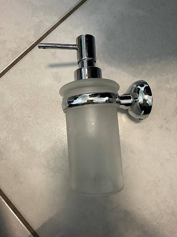 WC: Divers accessoires pour salle de bain – Usato da Sonceboz-Sombeval venduto da michael.l 1