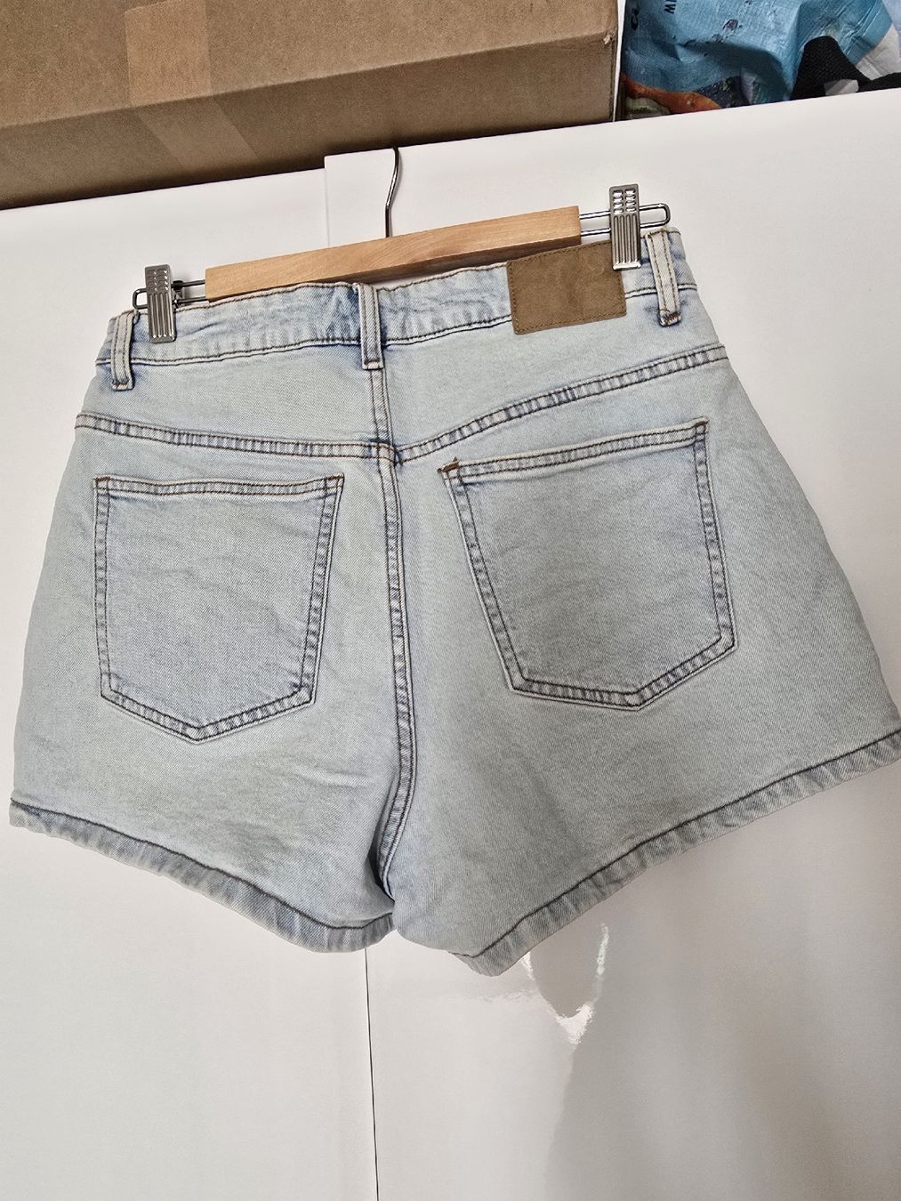 Jeans: Neuwertige Jeans Hotpans – Usato da Thalwil venduto da Nikkita2 2