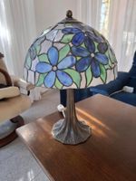 Tischleuchte, Reproduktion im Tiffany-Stil, Metallfuss