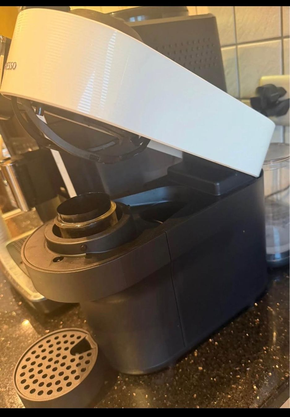 Nespresso Macchine per caffè & Macchine per espresso: Nesspreso Maschine Vertuto – Usato da Leibstadt venduto da RidaRilind92