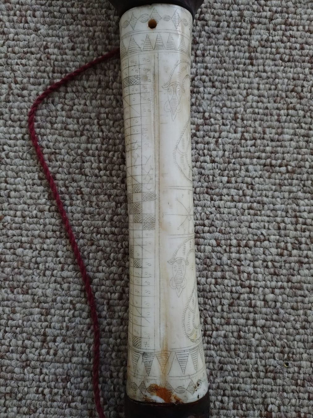 Altre raccolte & rarità: Keris Griff Indonesien Batak/ Sumatra mit Knochenbehälter – Usato da Luzern venduto da inf_c7r2 4