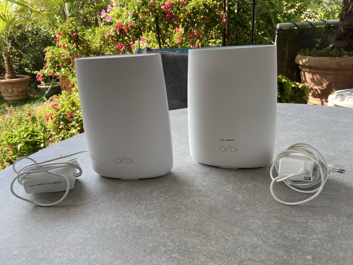 Netgear Modems & Router: Netgear Mesh Router – Gebraucht aus Hünenberg von a.u.849