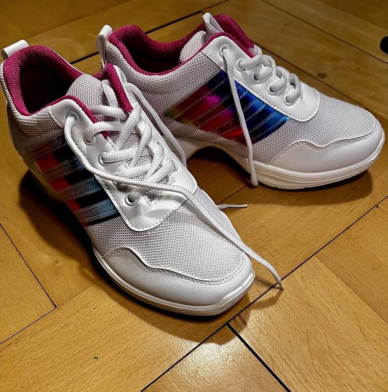 Damenschuhe: Tanz Sneaker Grösse 39 weiss – Gebraucht aus Zollikon von max_rg2l