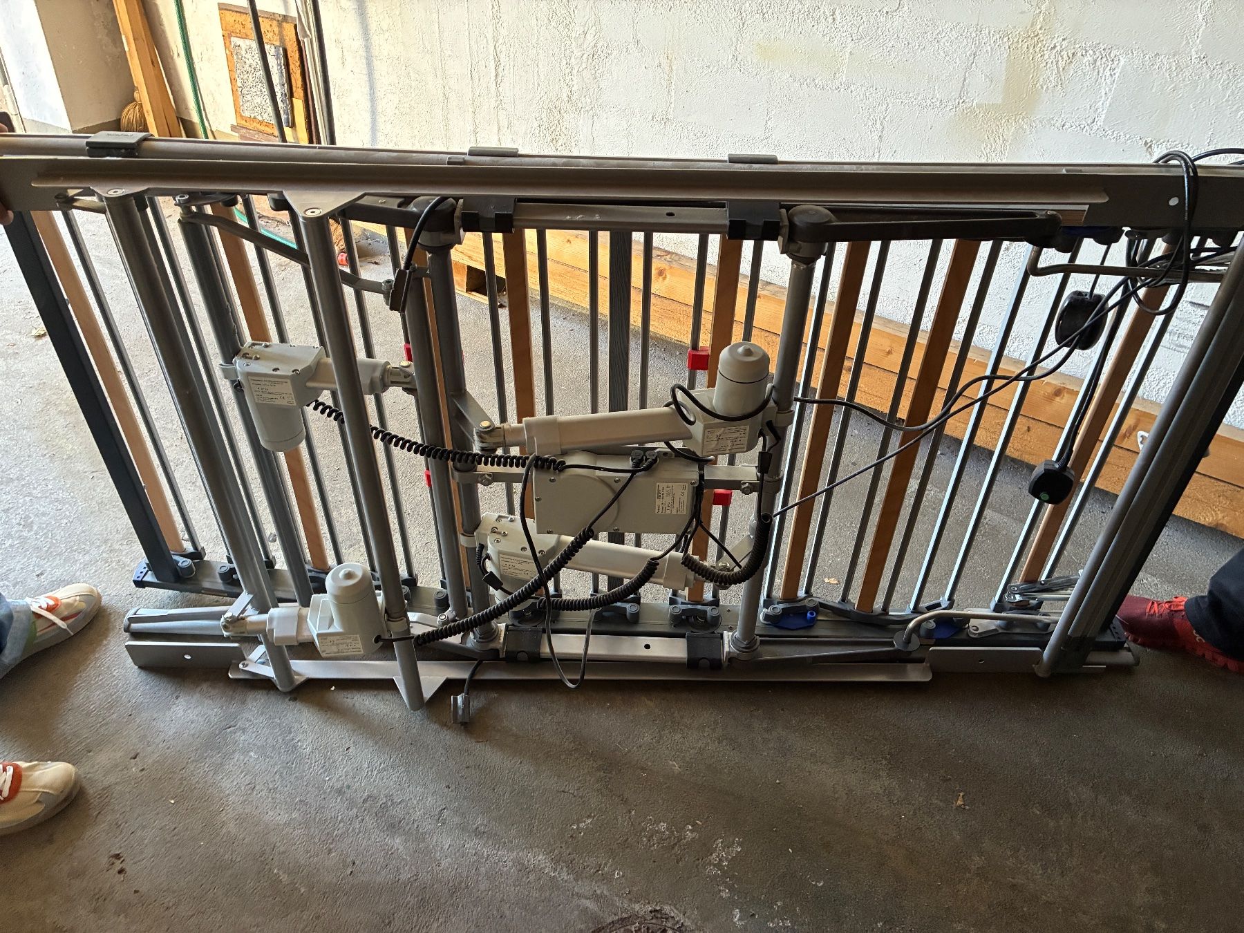 Letti: Pflegebett mit elektrischem Motor – Usato da Wallisellen venduto da Rolfh 1