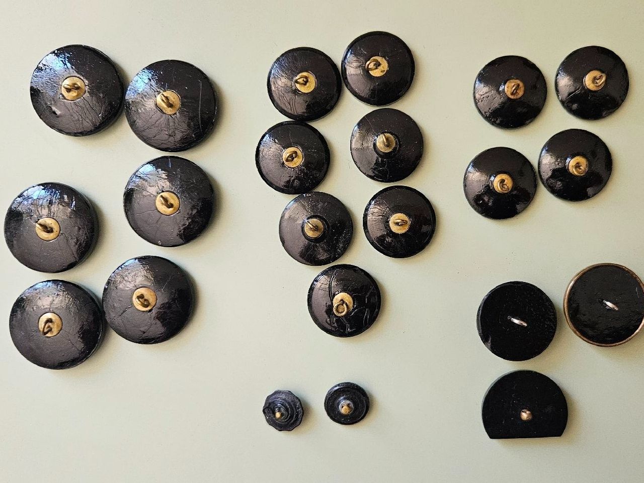 Knöpfe: lot 22 boutons anciens noir – Gebraucht aus Carouge GE von Lea000 1