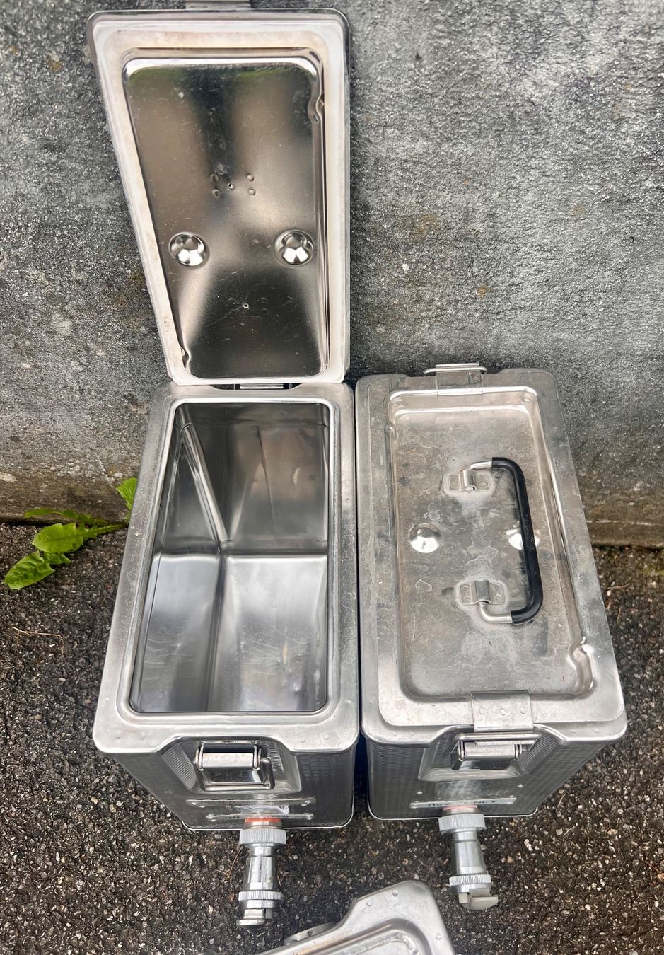 Contenitori edile: Airline Hot Liquid Container - 3 Stück – Usato da Ostermundigen venduto da airline-trolley 3
