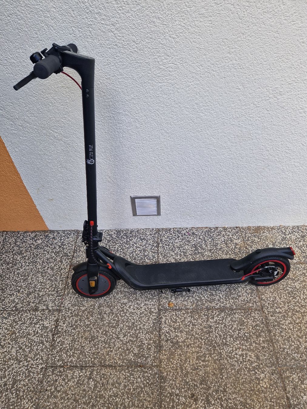 Scooters: Elektroroller schwarz gebraucht funktionstüchtig – D'occasion à Merzligen par buffi14 1