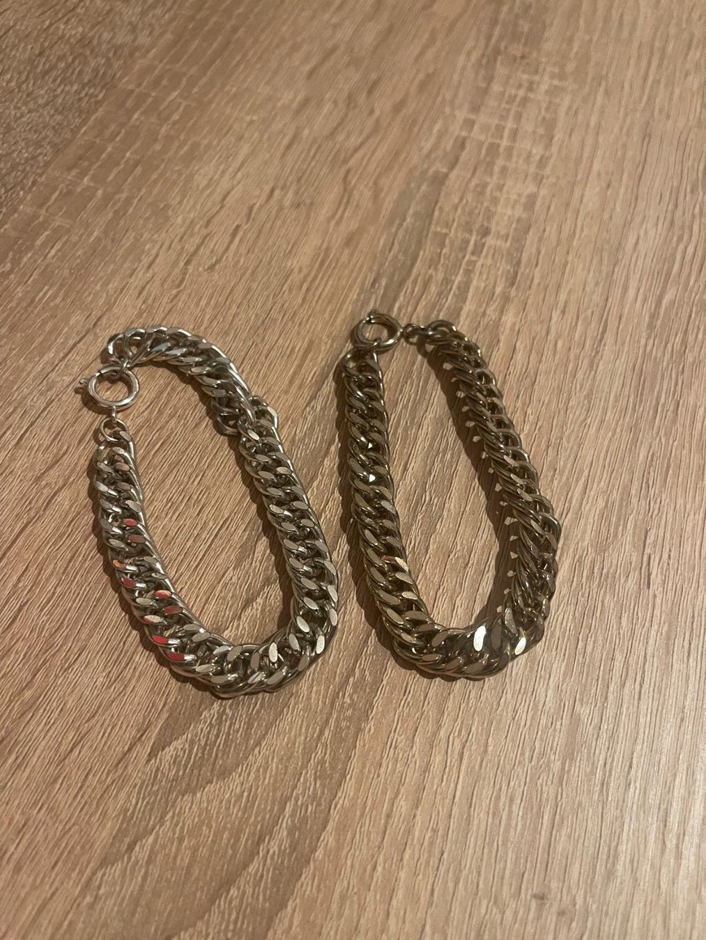 Bracciali & Braccialetti: 2 Armbänder, silbern & vergoldet – Usato da Birsfelden venduto da twoheadeagleks
