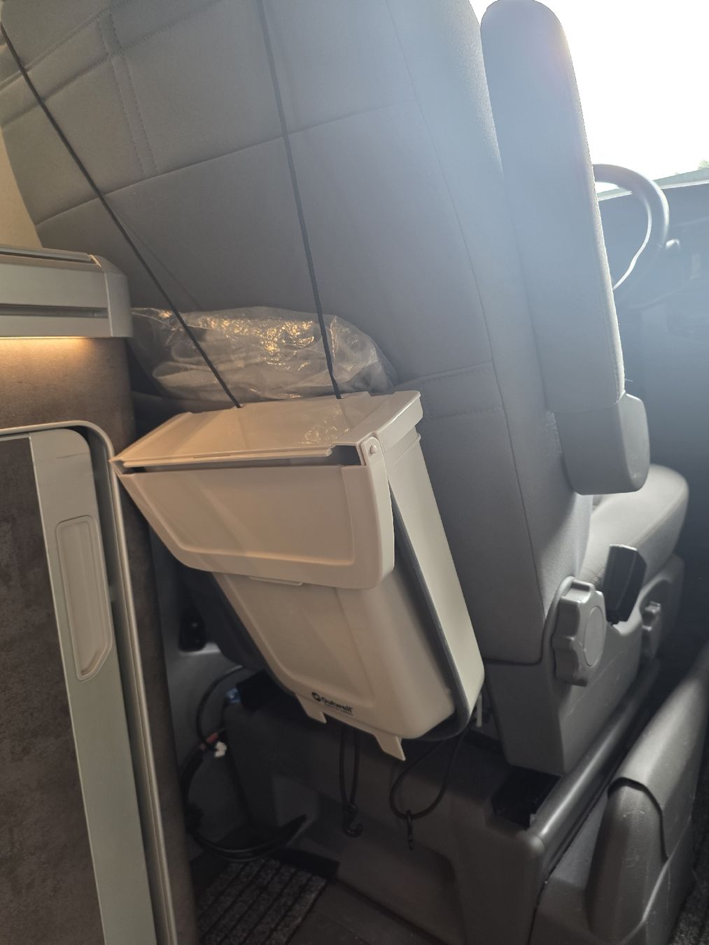 VW Altri accessori per camping: Outwell Mülleimer vw bus  bully california – Usato da Unterterzen venduto da Twandy4 1