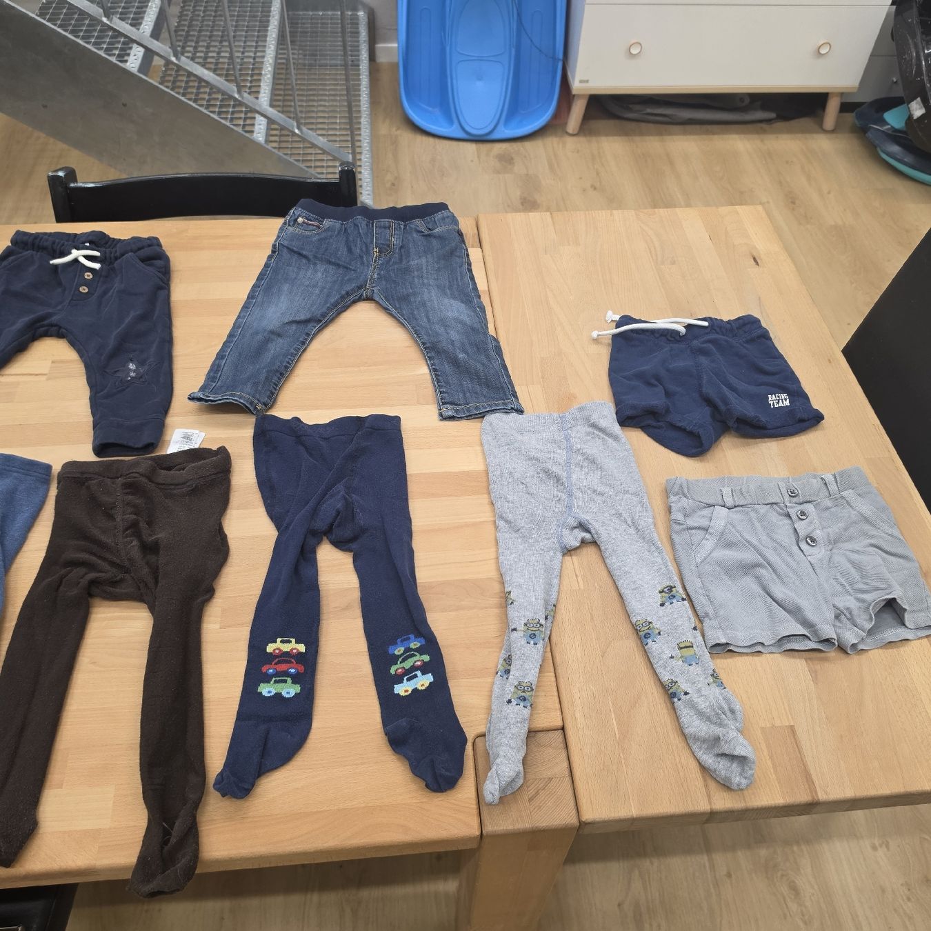 Ensembles coordonnés: Kinderkleider-Paket Gr. 80 – Hosen, Pullover & Shirts – D'occasion à St. Gallen par baenziger27 2