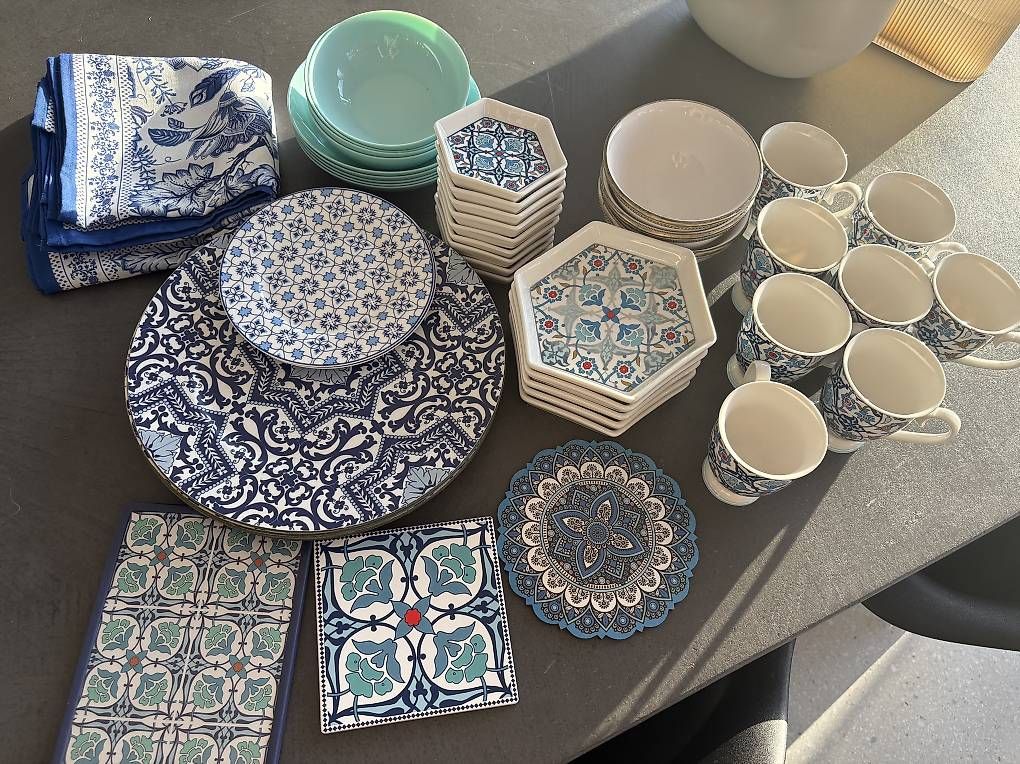 Set di piatti: Grosses Geschirrset 50-teilig – Usato da Thayngen venduto da xelera