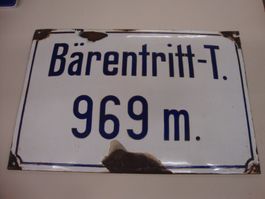 Antikes Emailschild Bärentritt-T