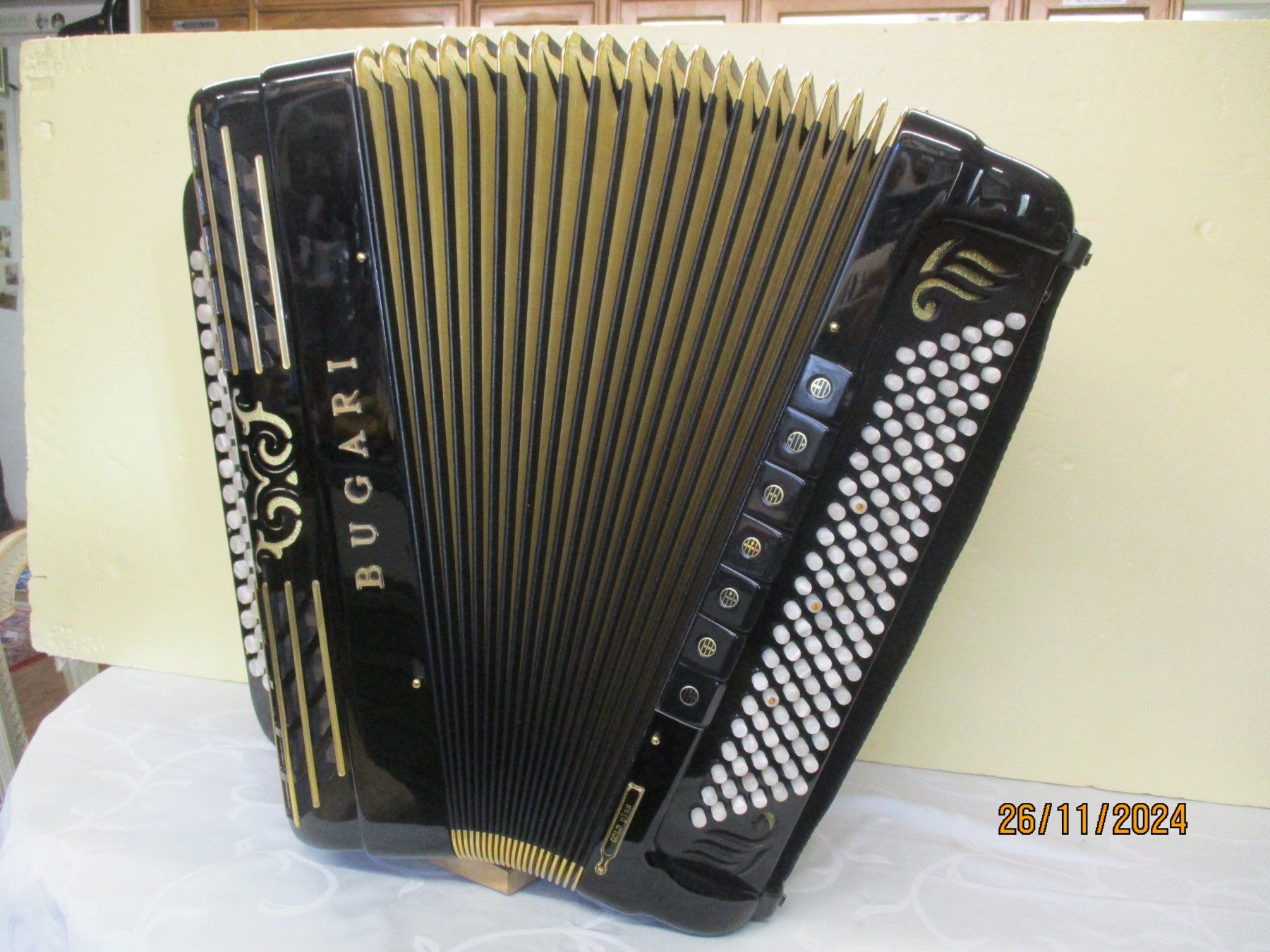 Strumenti musicali: Akkordeon Bugari Gold plus Modell 508 – Usato da Jegenstorf venduto da Oktavio 3