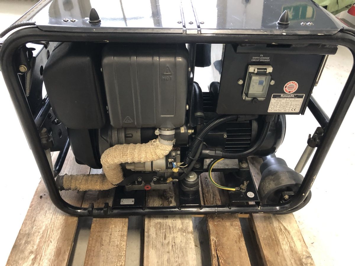 Generatori di corrente: Generator Notstrom Diesel 230V Schallschutz – Nuovo (secondo la descrizione) da Schindellegi venduto da mts8835 2