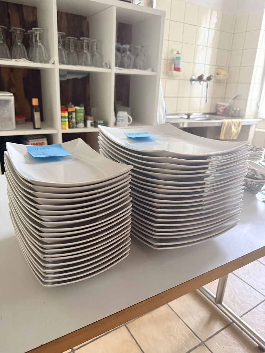 Ikea Services de table: IKEA Teller quadratisch 20 Stück neuwertig – D'occasion à Schafisheim par Flawiia 2