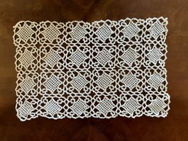SPITZENDECKCHEN  FRIVOLITE SPITZEN  HANDARBEIT