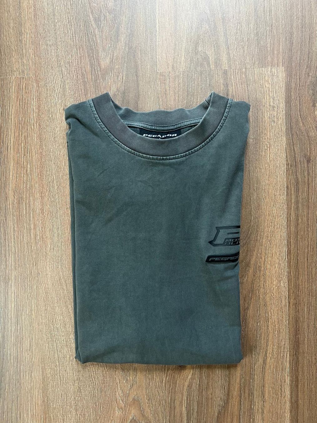 Pegador T-shirt: T-Shirt Pegador Gris – Nuovo (secondo la descrizione) da Môtiers NE venduto da ElGreco3099 3