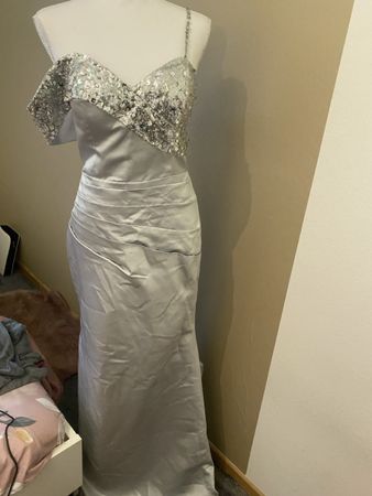 Wunderschönes Abendkleid, Grösse 36, silberfarben