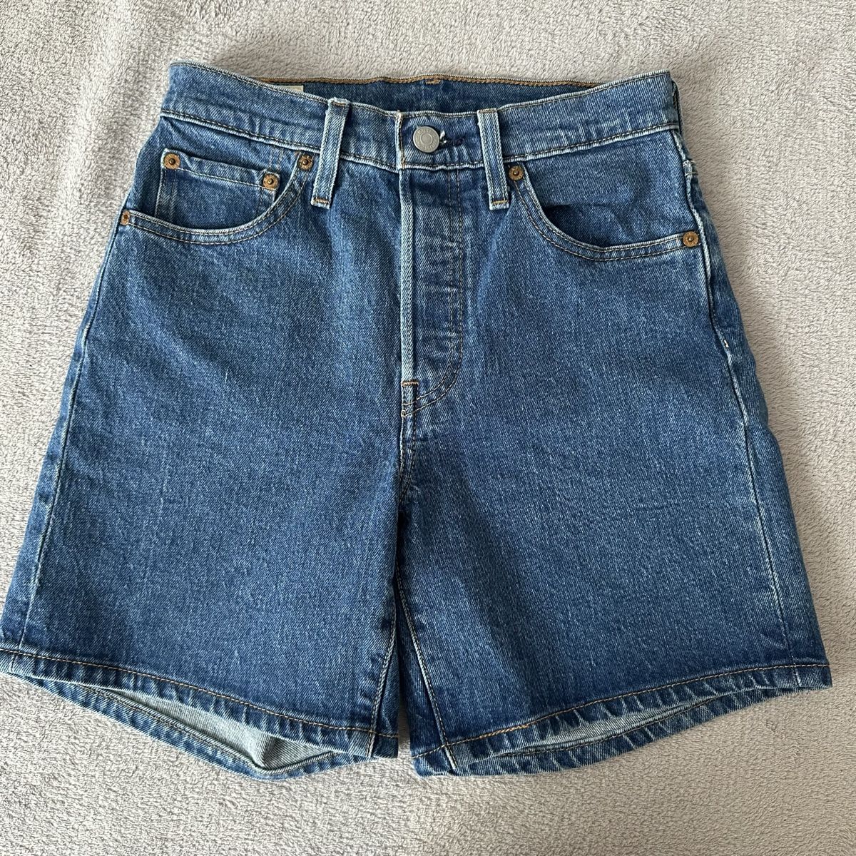 Levi's Pantaloni: Shorts Levi’s 501 W24 – Nuovo (secondo la descrizione) da Givisiez venduto da dor_xb9k 2