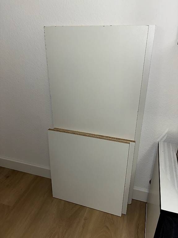 Armadi: Kleiderschrank mit Spiegel weiss/nussbaum – Usato da Derendingen venduto da Natiii12 3