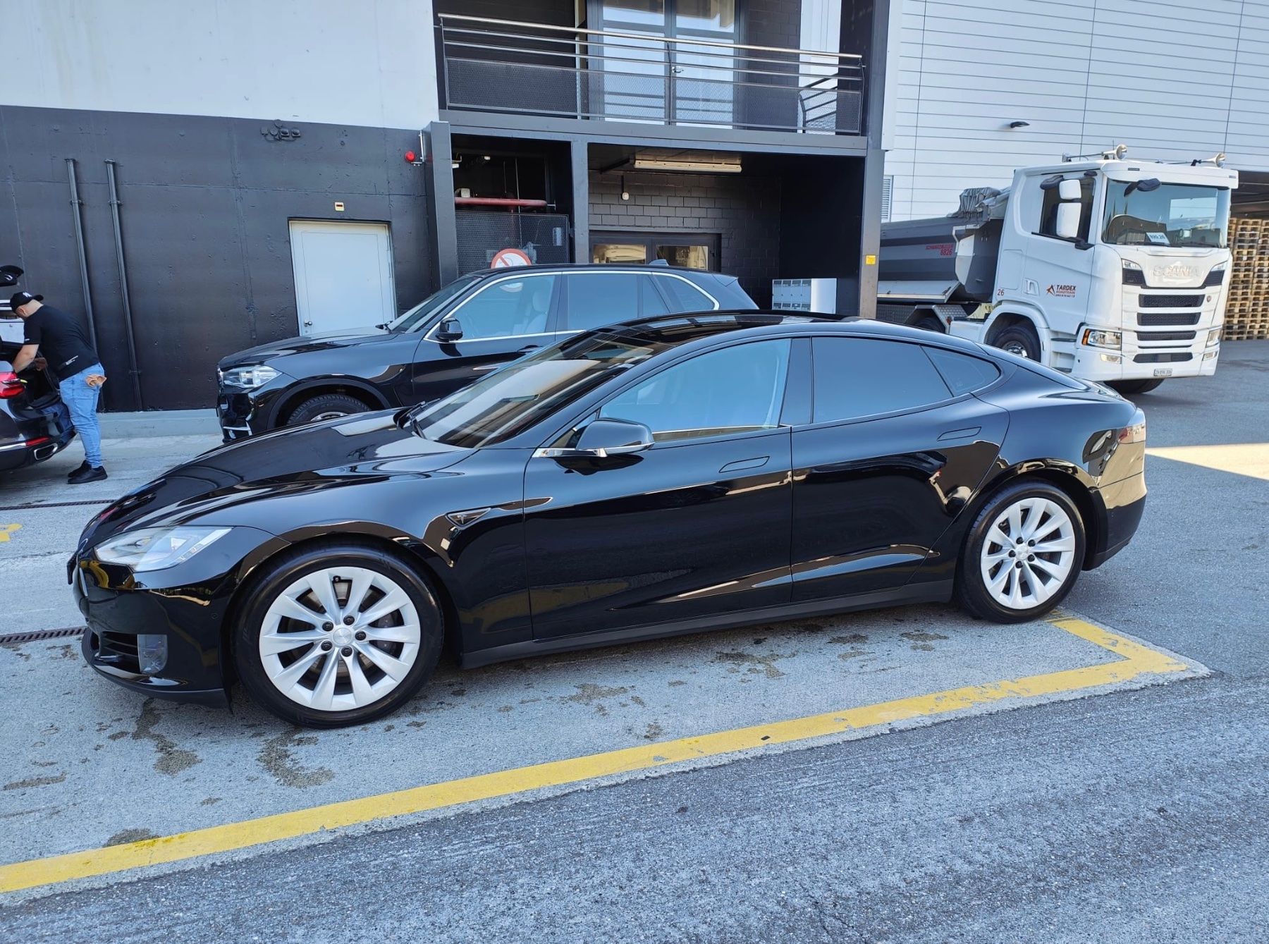 Tesla Automobili: Tesla Model S 85D FREE SUPERCHARGER – Usato da Zürich venduto da ZH77