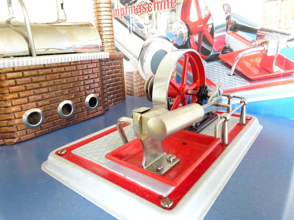 Wilesco D12 Dampfmaschine - Mit Kran-Aufsatz, Funktionstüchtig