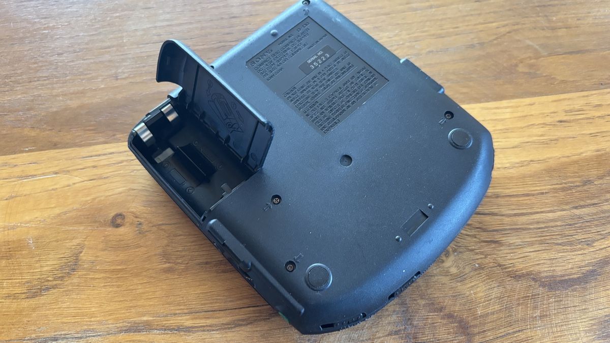 Sony Tragbarer Mediaplayer: Sony Discman D-130 ca. 1990 – Gebraucht aus St. Margrethen SG von Aroimaak 2