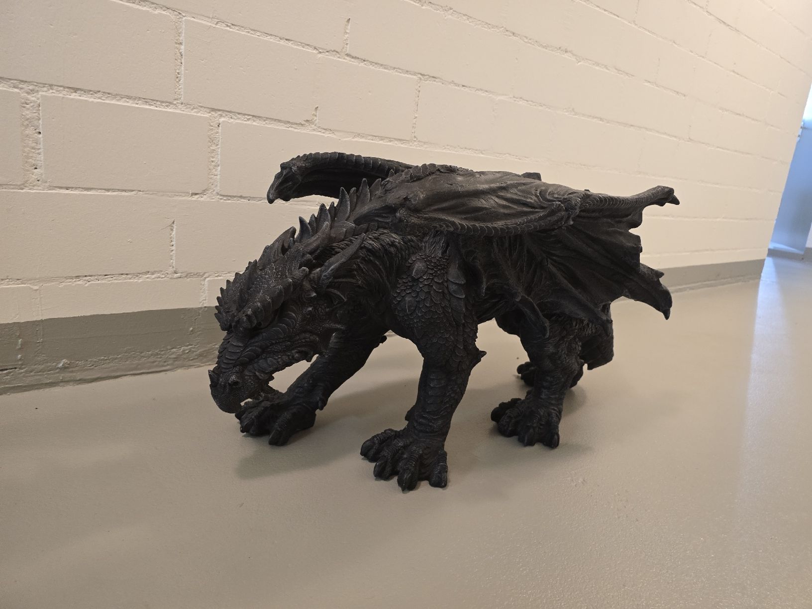 Tavoli: salontisch Drachen – Usato da Niederglatt ZH venduto da Zarmor