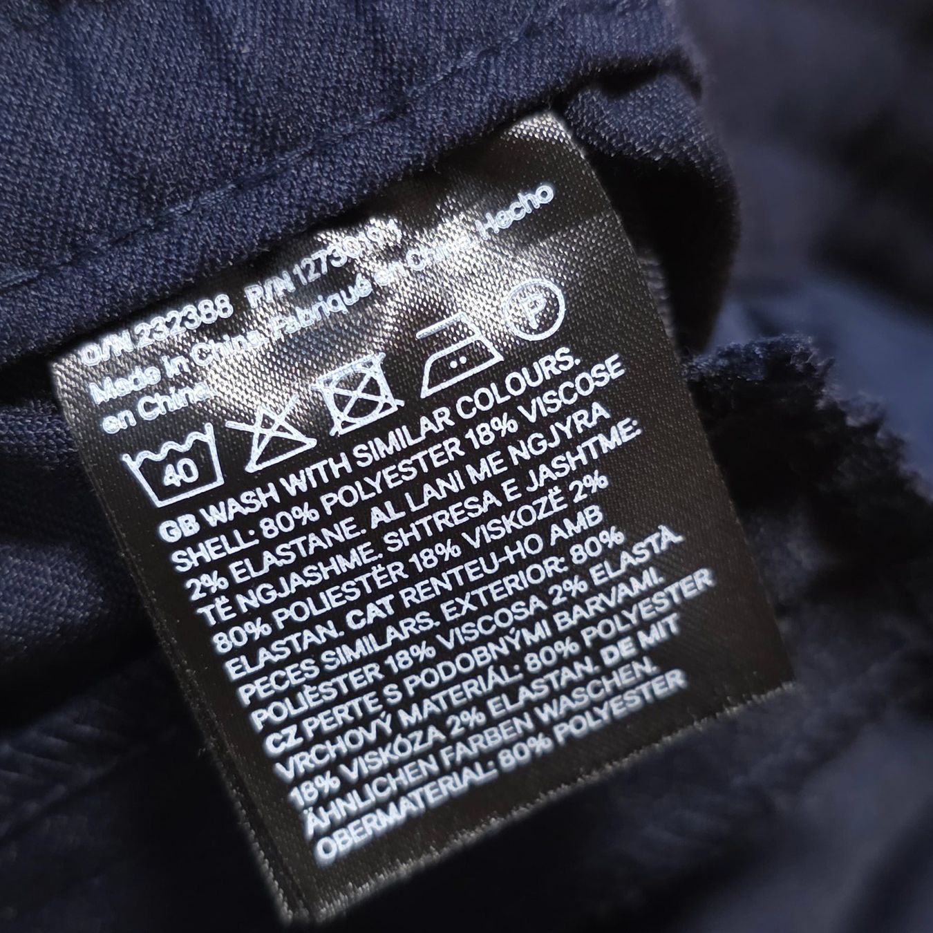 H&M Pantaloni: Dunkelblaue Hose mit Bindeband L/XL elegant – Usato da Wald ZH venduto da CapLux 2