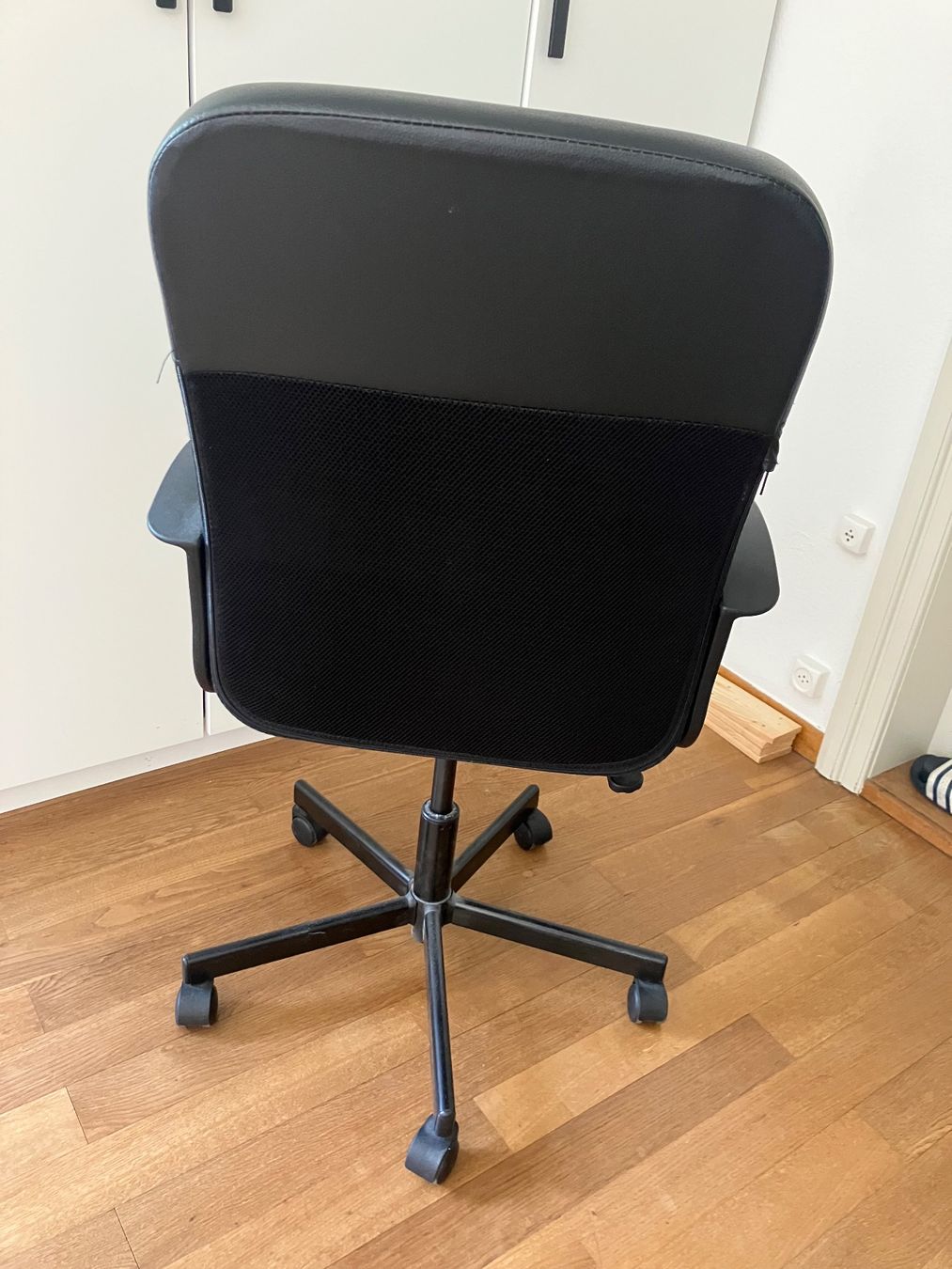 Sedie: Bürostuhl, schwarz – Usato da Winterthur venduto da lis_gq2n 2