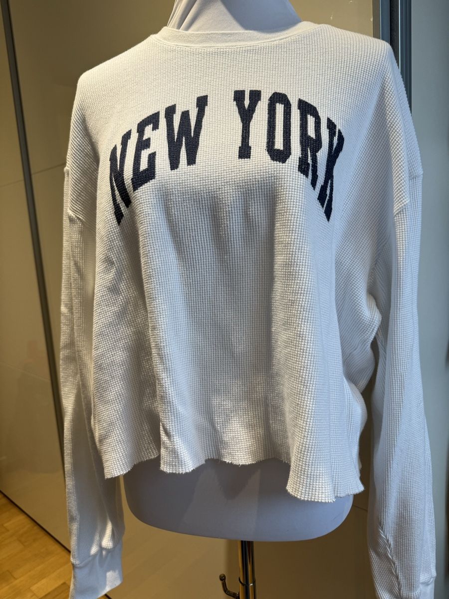 Brandy Melville Tops: 2 long sleeve shirts from Brandy Melville – Gebraucht aus Münchenstein von ArleneLM