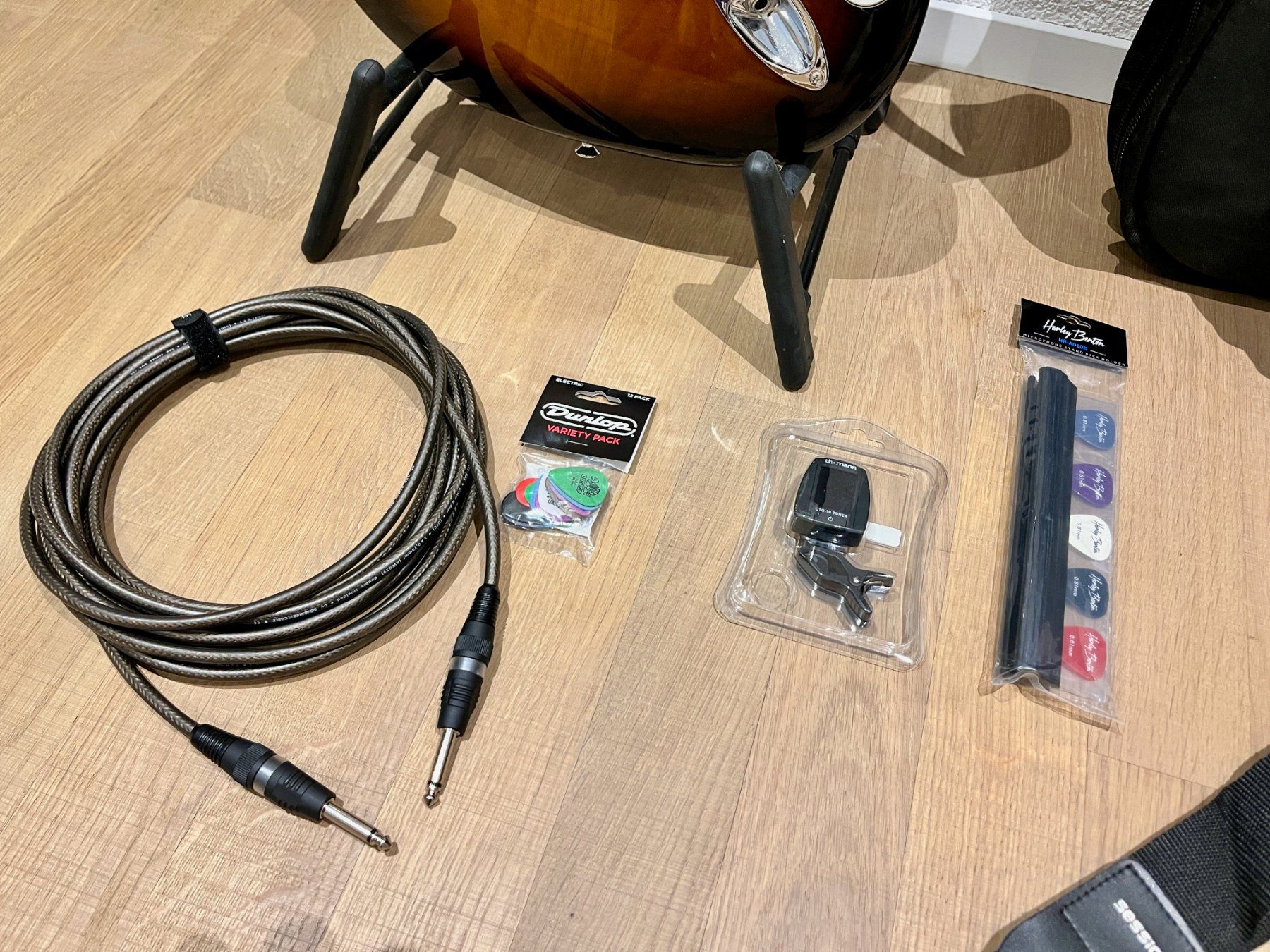 Musikinstrumente: Fender Squier Stratocoaster Set – Neu (gemäss Beschreibung) aus St. Ursen von Stepz 5
