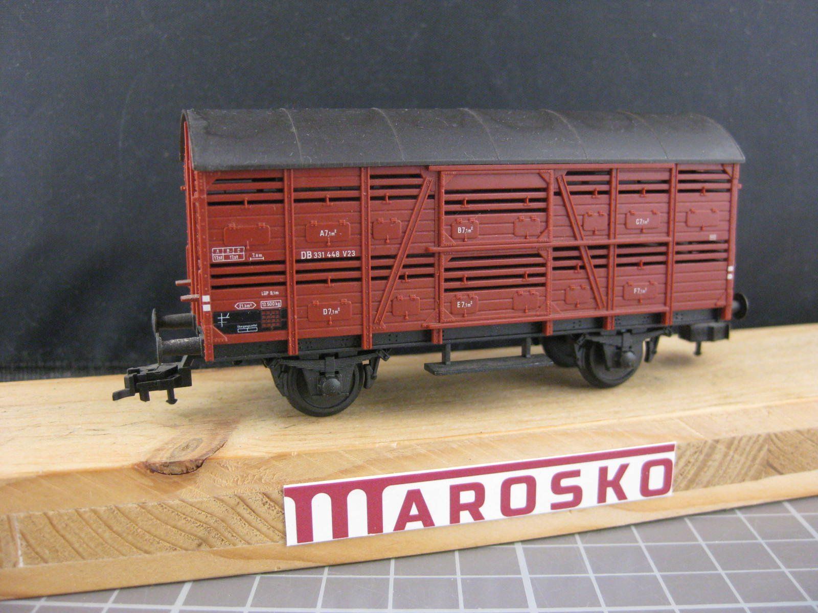 Fleischmann Modellini di ferrovie: Fleischmann DB gedeckter Güterwagen, ohne OVP, mit Fleischma – Usato da Malters venduto da Marosko